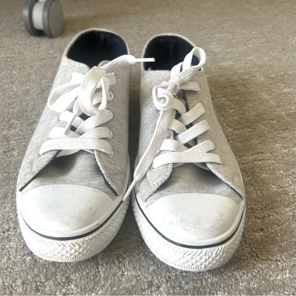Grey ked-like sneakers, size 8